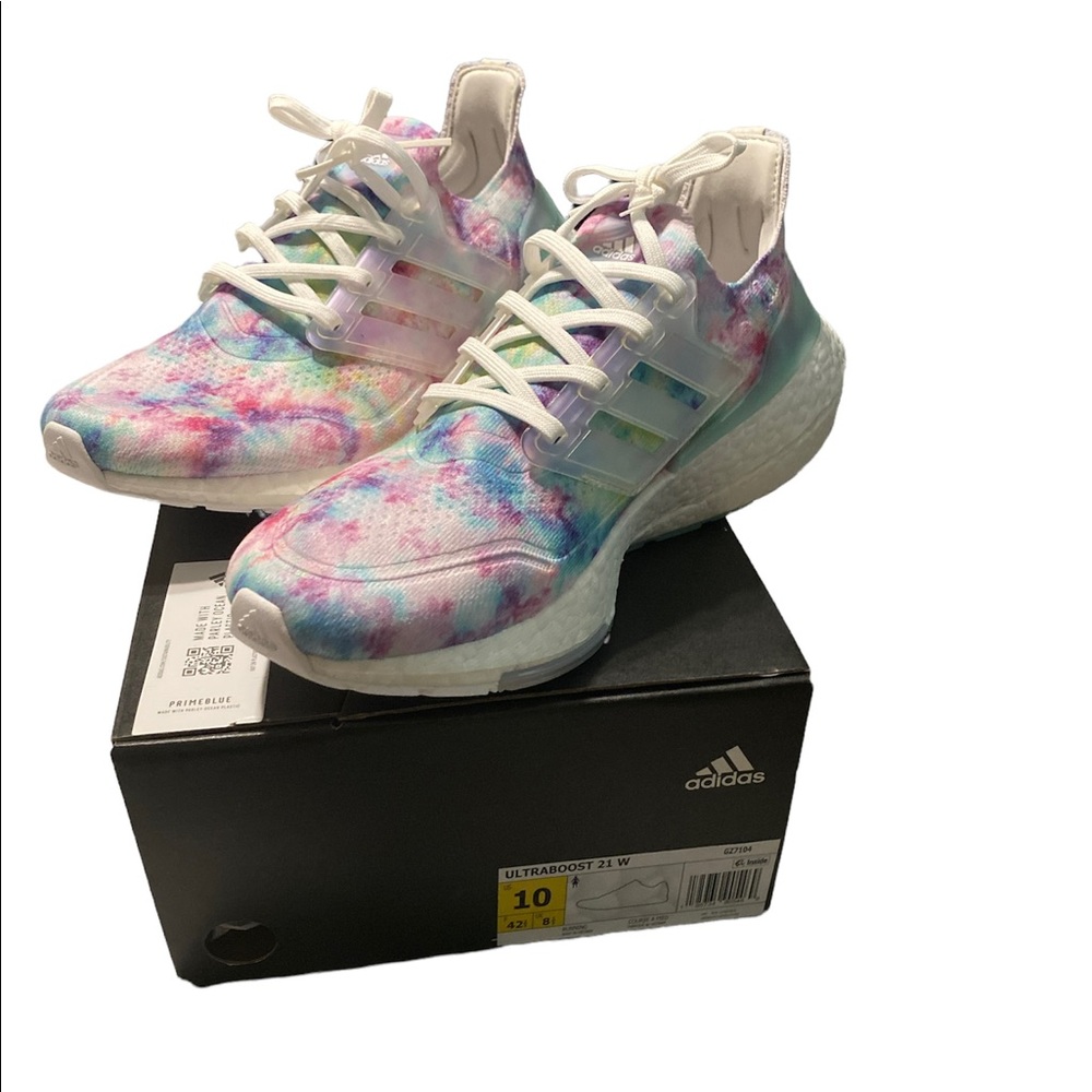 Womens size 10 Adidas PrimeBlue UltraBoost 21